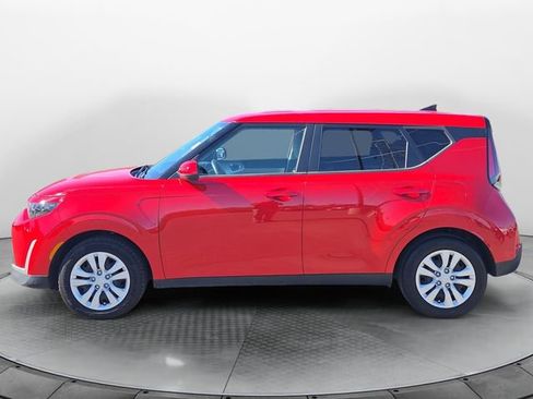 Used 2024 Kia Soul LX FWD image 2