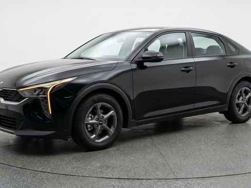 Used 2025 Kia K4 FWD image 3
