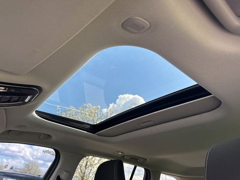 Used 2023 Jeep Grand Cherokee Laredo w/ Luxury Tech Group I image 6