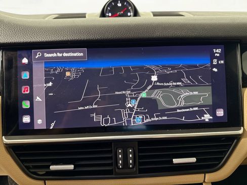 Used 2022 Porsche Cayenne E-Hybrid AWD/4WD image 13