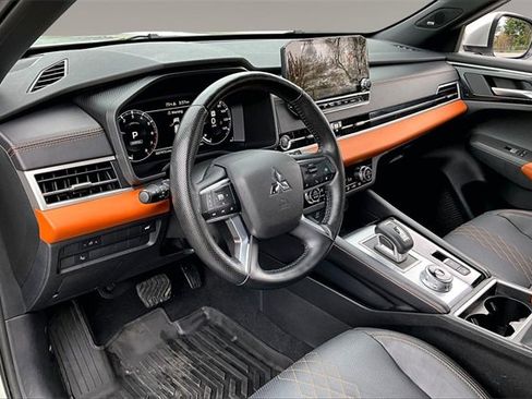 Used 2024 Mitsubishi Outlander SEL image 17
