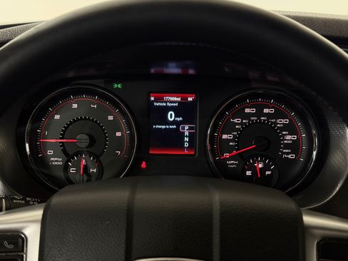 Used 2014 Dodge Charger SXT RWD image 19