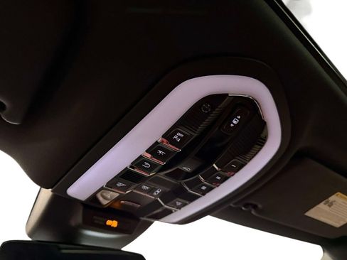 Used 2025 Porsche Macan S AWD/4WD image 44