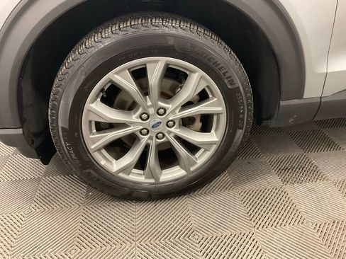 Used 2023 Ford Explorer XLT image 9