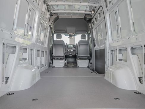 New 2025 Mercedes-Benz Sprinter 2500 image 36