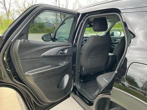 Used 2023 Chevrolet TrailBlazer LT w/ Convenience Package AWD/4WD image 16
