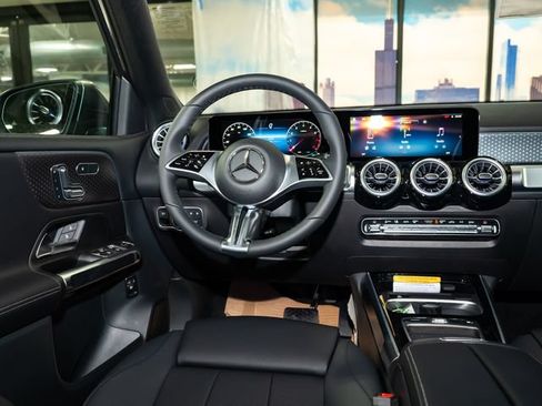 Used 2026 Mercedes-Benz GLB 250 4MATIC image 16