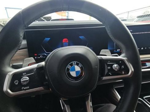 Used 2023 BMW 760i xDrive w/ Executive Package AWD/4WD image 3