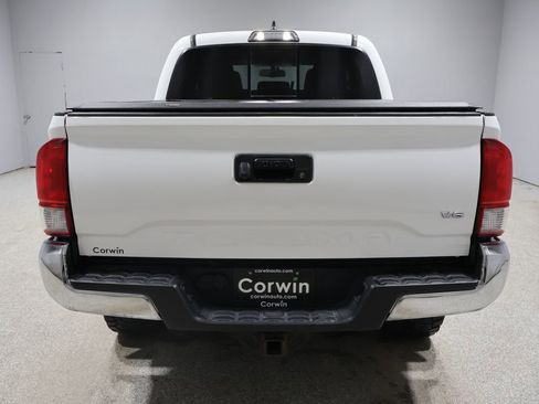 Used 2017 Toyota Tacoma TRD Off-Road w/ Tow Package (A/T) image 3