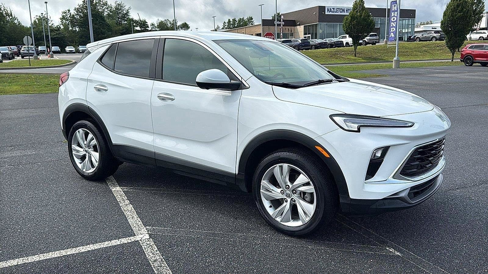 Used 2024 Buick Encore GX Preferred w/ Advanced Technology Package AWD/4WD image 2
