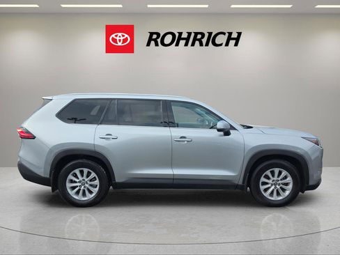 Used 2024 Toyota Grand Highlander XLE image 5