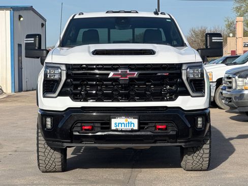 Used 2024 Chevrolet Silverado 2500 ZR2 w/ Technology Package image 9