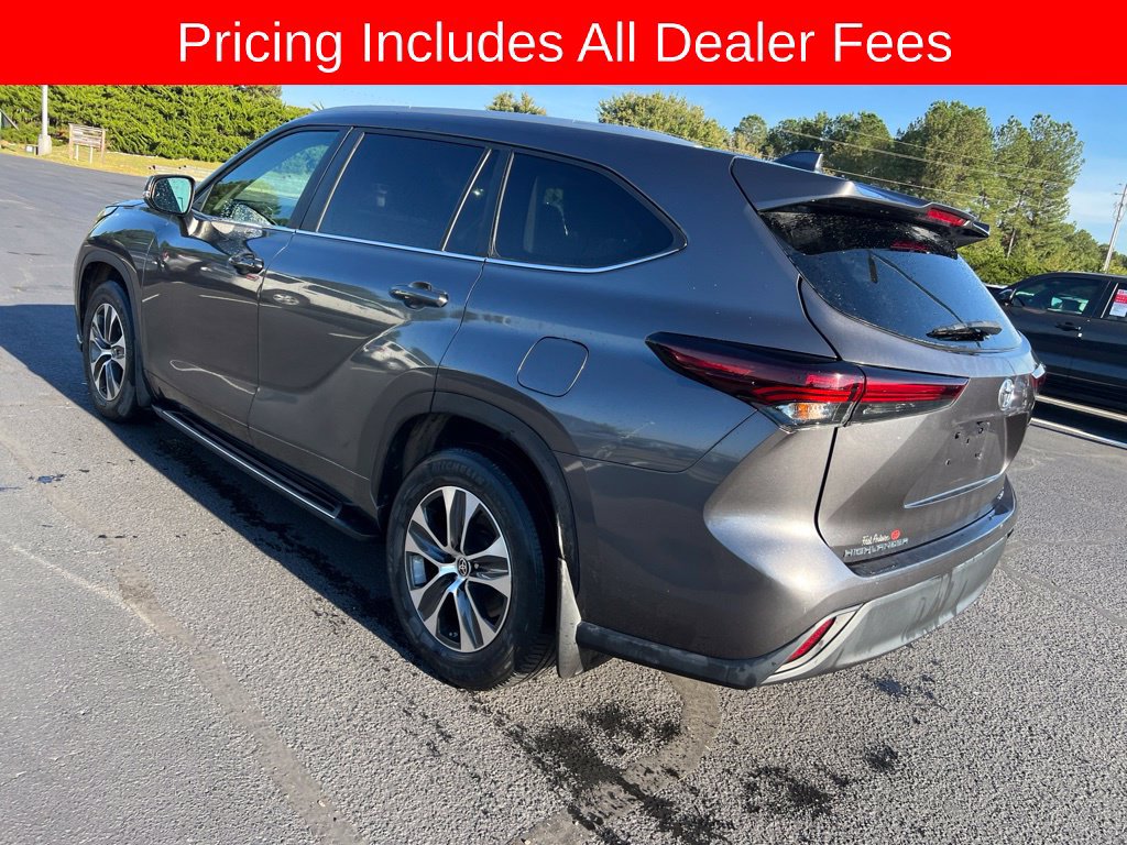 Used 2024 Toyota Highlander XLE FWD image 27