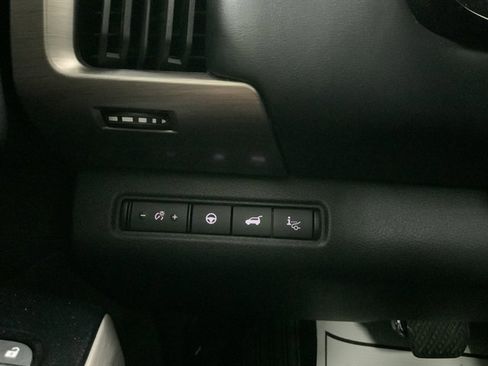 Used 2023 Nissan Pathfinder Platinum image 39