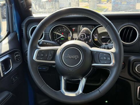 Used 2023 Jeep Wrangler Unlimited Sahara w/ Cold Weather Group AWD/4WD image 18