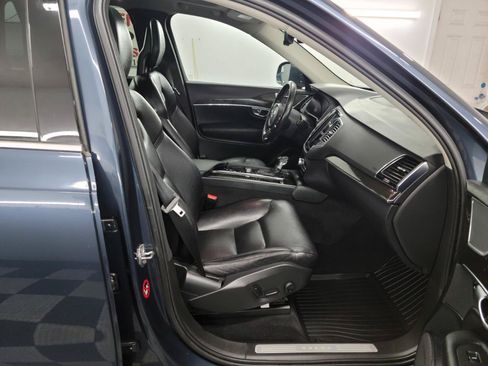 Used 2018 Volvo XC90 T6 Momentum w/ Convenience Package AWD/4WD image 16