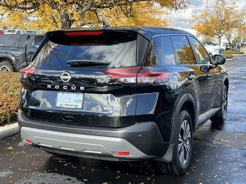 Used 2023 Nissan Rogue SV image 6
