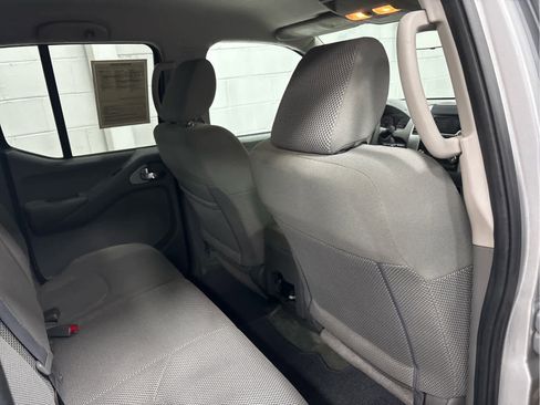 Used 2016 Nissan Frontier SV image 21