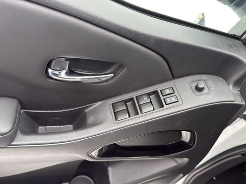 Used 2023 Nissan Frontier SV w/ Midnight Edition Package image 10