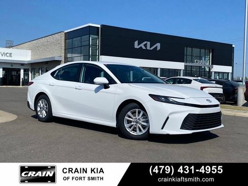 Used 2025 Toyota Camry LE FWD image 1