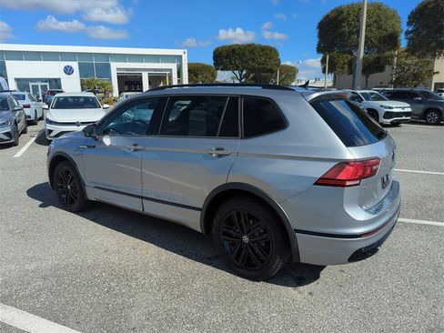 Used 2022 Volkswagen Tiguan SE R-Line image 9