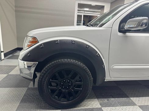 Used 2010 Nissan Frontier LE w/ LE Value Truck Pkg image 15