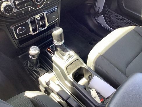 Used 2023 Jeep Gladiator Willys image 18