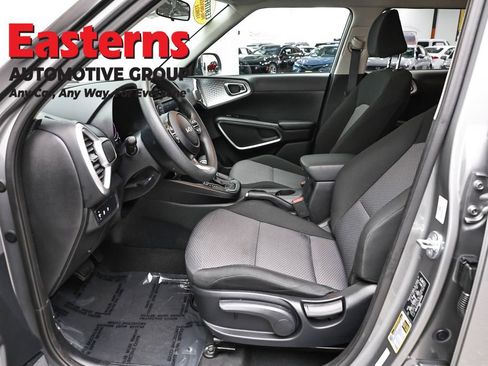 Used 2025 Kia Soul LX w/ LX Technology Package image 14