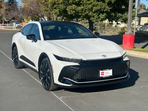 Certified 2026 Toyota Crown Platinum image 7