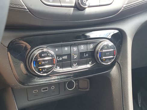 Used 2023 Buick Encore GX Select w/ Sport Touring Package FWD image 28