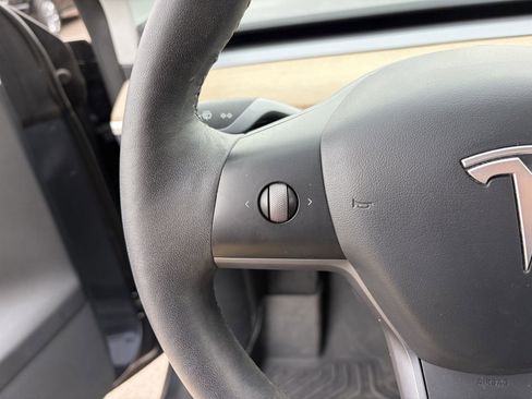 Used 2022 Tesla Model Y Long Range AWD/4WD image 25