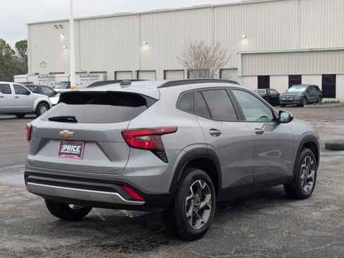 Used 2025 Chevrolet Trax LT image 5