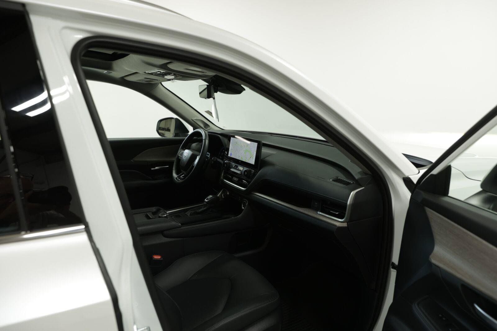 Used 2025 Toyota Grand Highlander AWD image 20