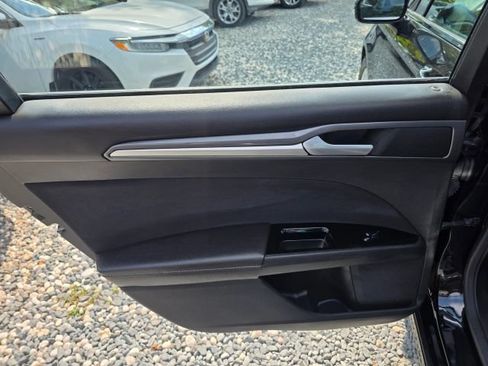 Used 2015 Ford Fusion SE FWD image 18