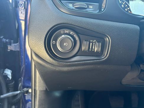 Used 2018 Jeep Renegade Altitude FWD image 18
