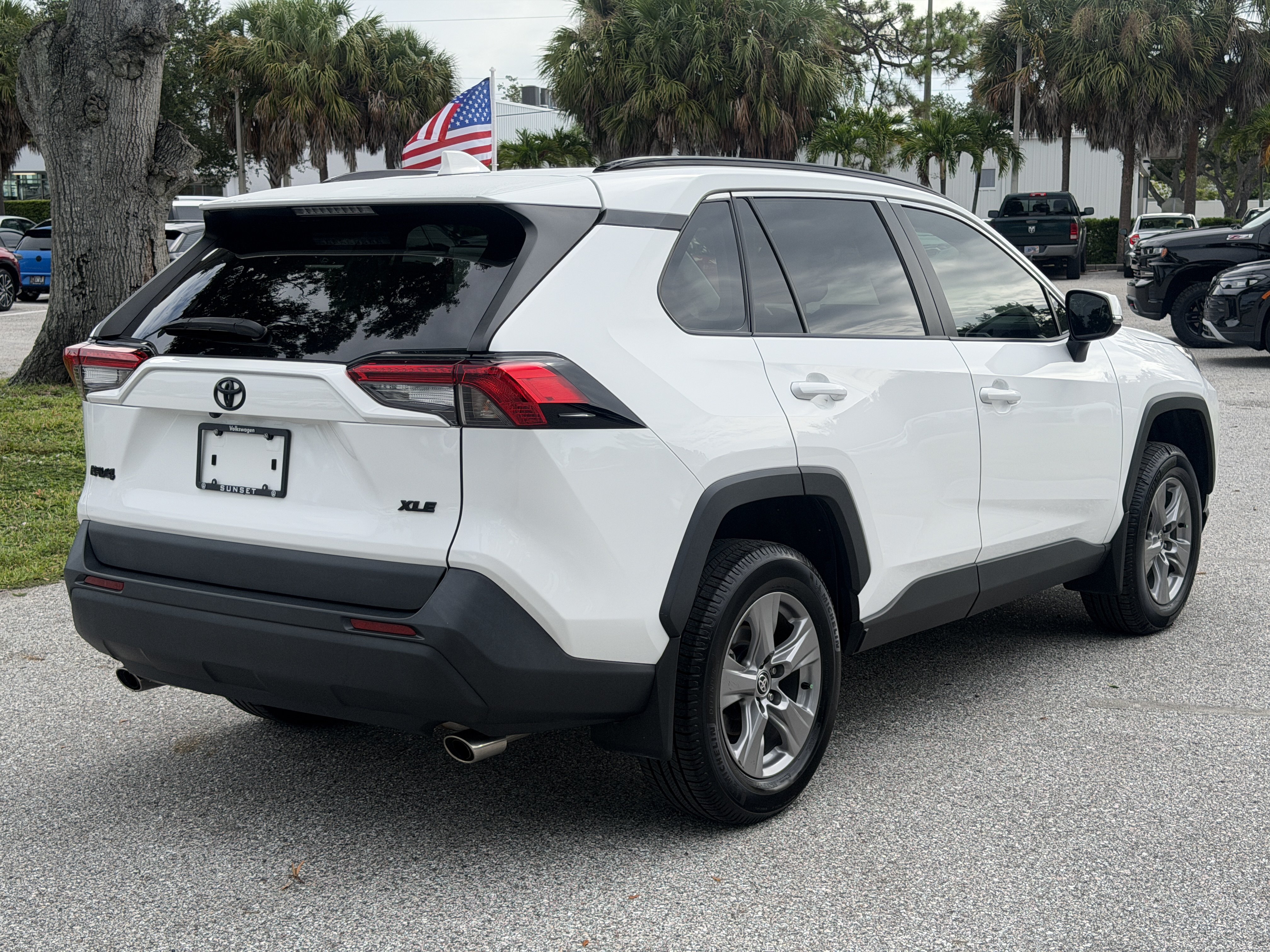 Used 2024 Toyota RAV4 XLE w/ Convenience Package FWD image 7