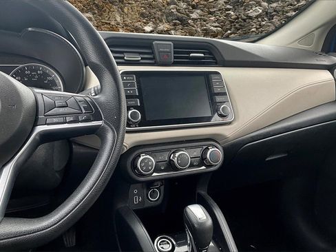 Used 2021 Nissan Versa SV image 6