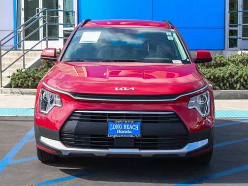 Used 2025 Kia Niro LX FWD image 2