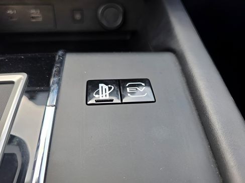 Used 2023 Mitsubishi Outlander SE image 33