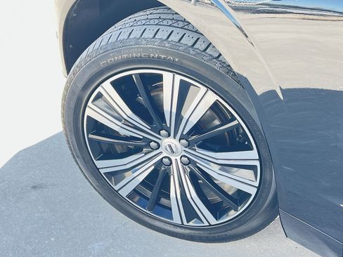 Certified 2023 Volvo XC60 B5 Ultimate w/ Climate Package image 12