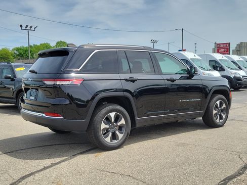 Used 2023 Jeep Grand Cherokee 4WD 4xe w/ Luxury Tech Group II image 4