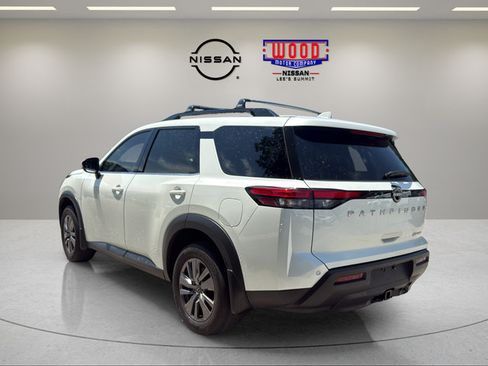 Used 2023 Nissan Pathfinder SV w/ SV Premium Package AWD/4WD image 8