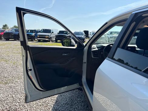 Used 2025 Nissan Rogue SV AWD/4WD image 22