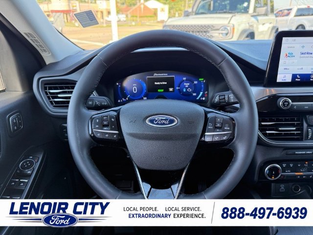 Certified 2022 Ford Escape Titanium w/ Class II Trailer Tow Package FWD image 16