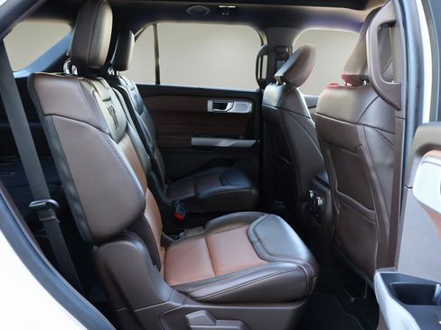 Used 2024 Ford Explorer King Ranch w/ Technology Package image 21