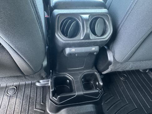 Used 2018 Jeep Wrangler Unlimited Sport S AWD/4WD image 23