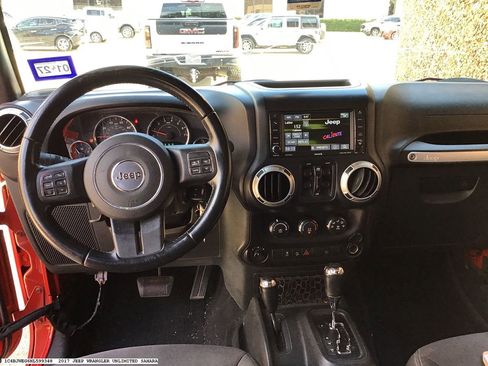 Used 2017 Jeep Wrangler Unlimited Sahara w/ Connectivity Group AWD/4WD image 12