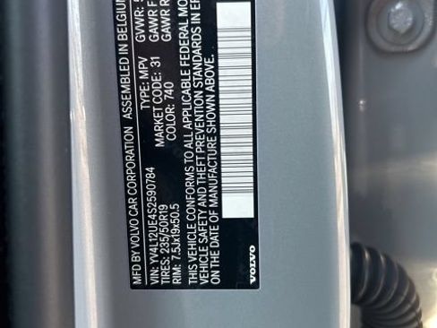 Certified 2025 Volvo XC40 B5 Plus AWD/4WD image 28