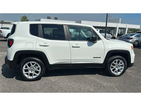 Used 2023 Jeep Renegade Latitude AWD/4WD image 7