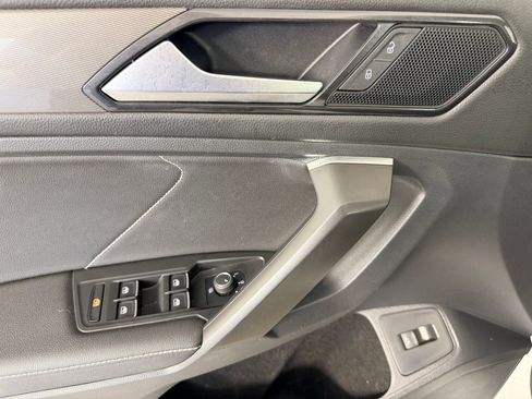 Used 2022 Volkswagen Tiguan SE image 22